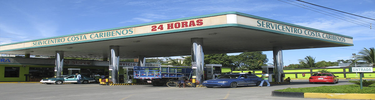 Fachada del Servicentro Costa Caribeños en Limón